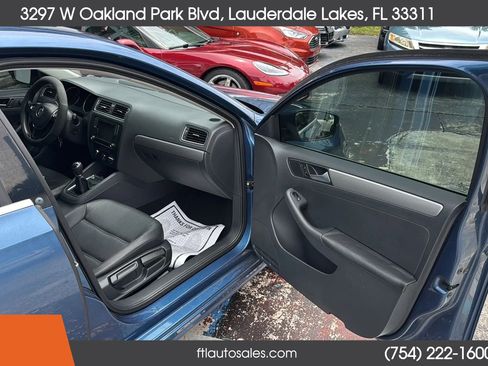 Used 2017 Volkswagen Jetta SE FWD image 38