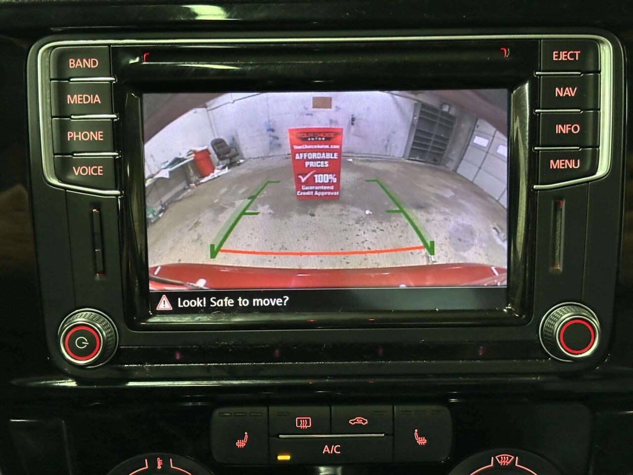 Used 2016 Volkswagen Jetta SEL FWD image 27