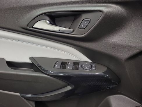 Used 2025 Chevrolet Trax LT image 19