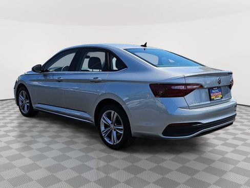 Used 2024 Volkswagen Jetta SE FWD image 7