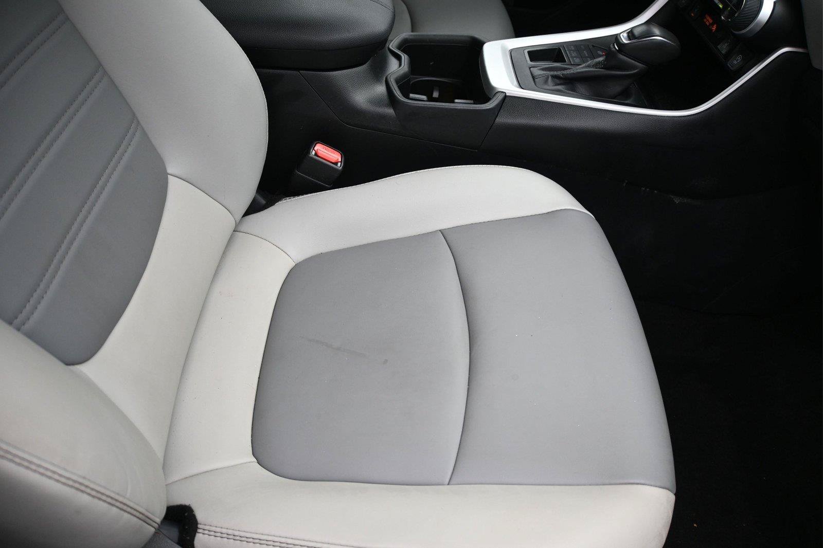 Used 2022 Toyota RAV4 XLE Premium AWD/4WD image 16
