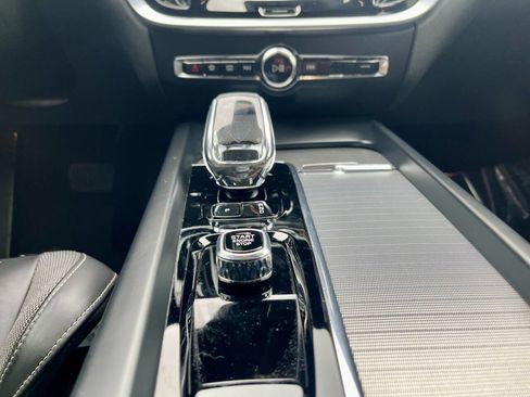 Used 2024 Volvo S60 B5 Plus image 17