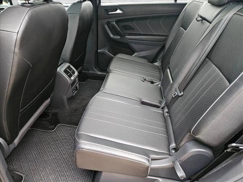 Used 2023 Volkswagen Tiguan SE R-Line image 18