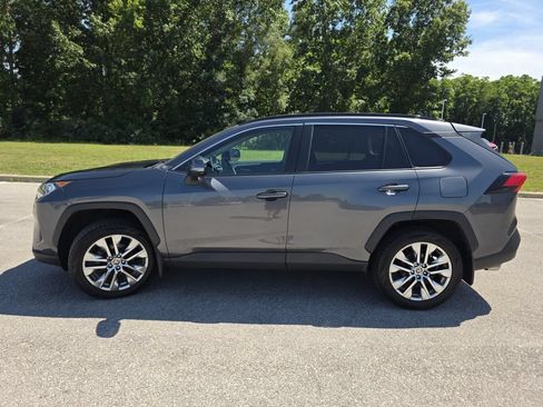 Used 2021 Toyota RAV4 XLE Premium AWD/4WD image 6