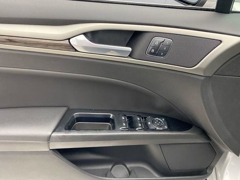 Used 2014 Ford Fusion SE w/ Equipment Group 202A FWD image 12
