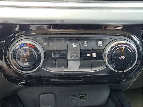 Used 2024 Chevrolet Trax LT image 15