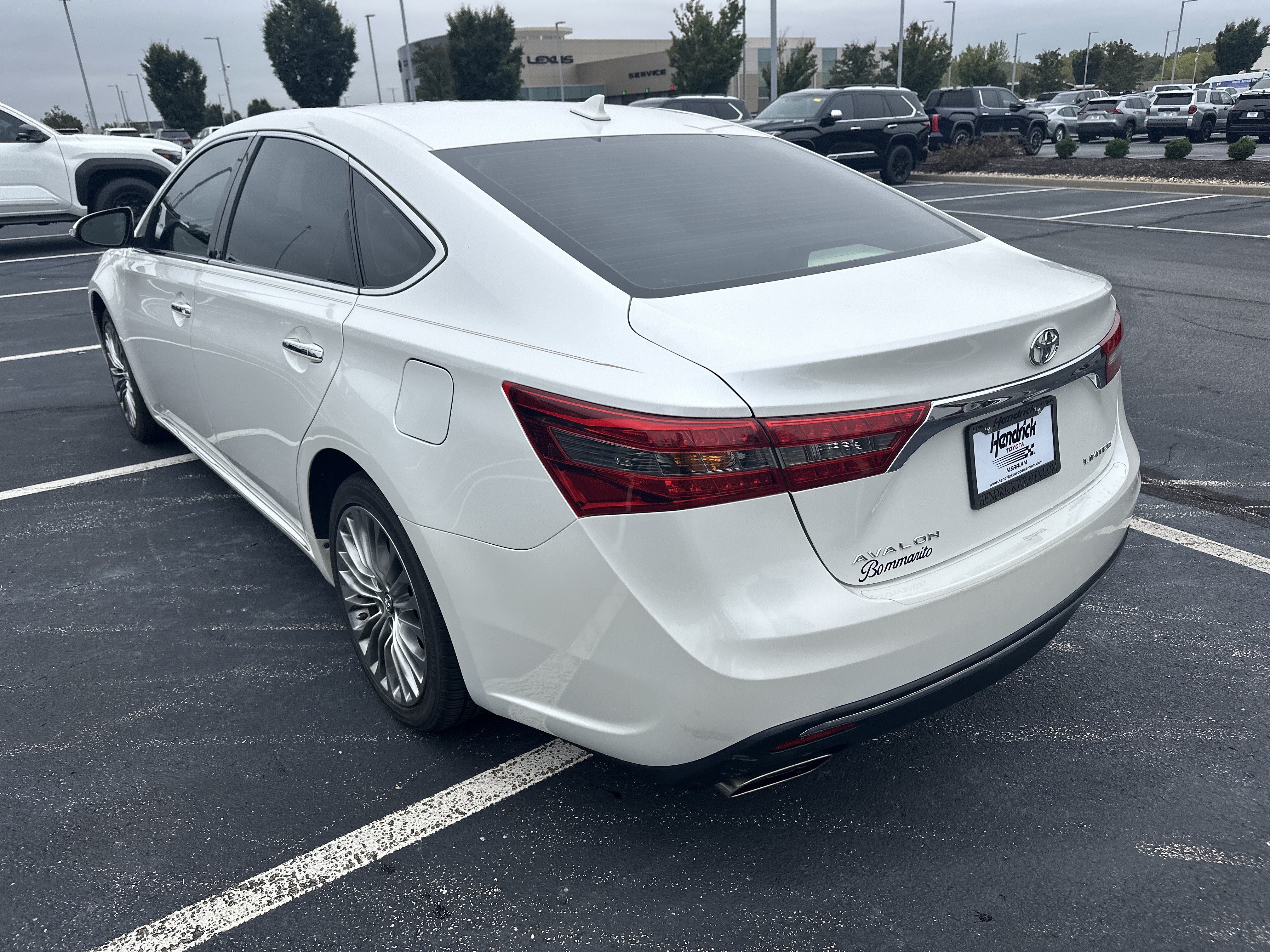 Used 2016 Toyota Avalon Limited FWD image 7