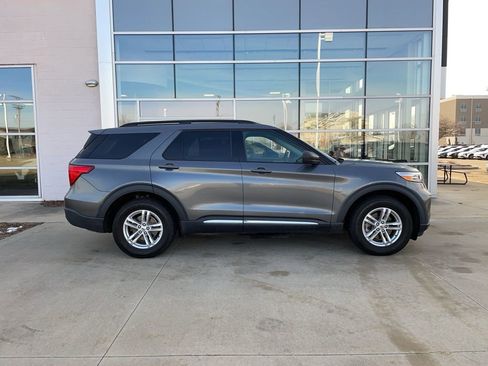 Used 2021 Ford Explorer XLT w/ Class III Trailer Tow Package image 4