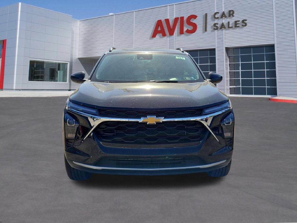 Used 2026 Chevrolet Trax LT FWD image 2