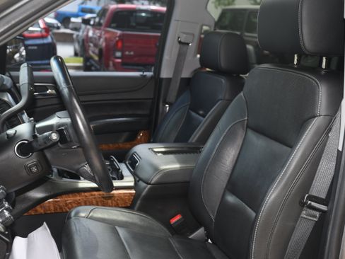 Used 2020 Chevrolet Suburban Premier AWD/4WD image 13