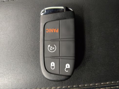 Used 2025 Jeep Compass Latitude AWD/4WD image 32