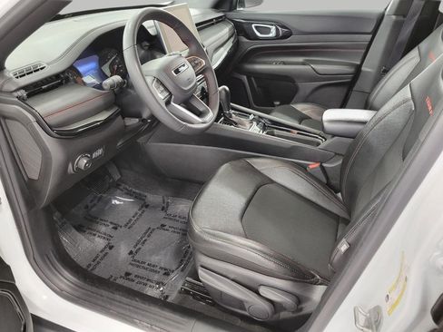 Used 2025 Jeep Compass Trailhawk AWD/4WD image 10