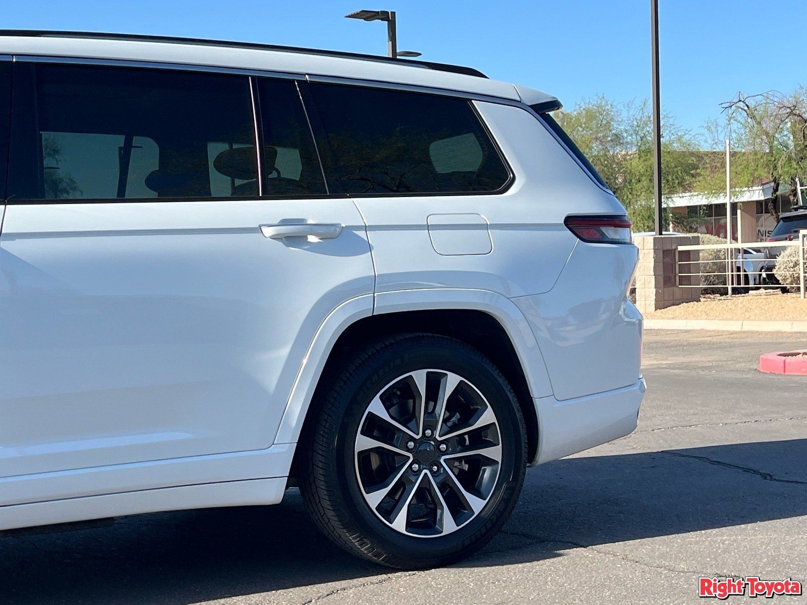Used 2023 Jeep Grand Cherokee L Overland AWD/4WD image 10