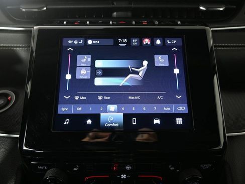 Used 2024 Jeep Grand Cherokee Altitude AWD/4WD image 27