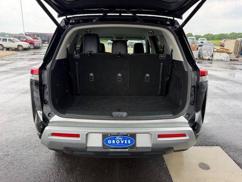 Used 2025 Nissan Pathfinder SL AWD/4WD image 7