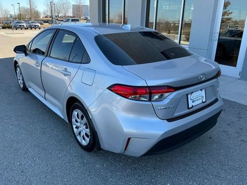 Used 2025 Toyota Corolla LE image 2