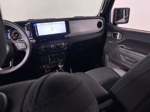 Used 2025 Jeep Wrangler Unlimited Sport AWD/4WD image 17