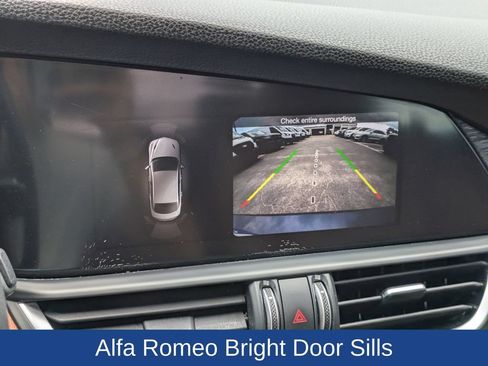 Used 2019 Alfa Romeo Giulia AWD image 20