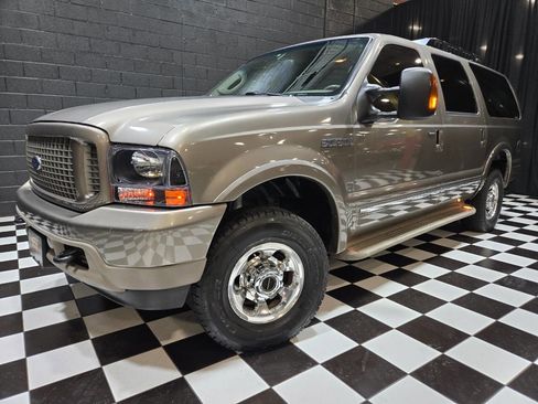 Used 2004 Ford Excursion Limited image 2