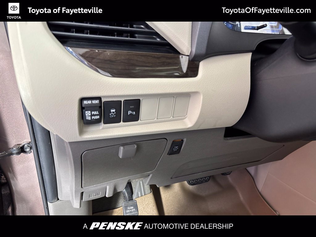 Used 2020 Toyota Sienna XLE w/ XLE Navigation Package FWD image 30