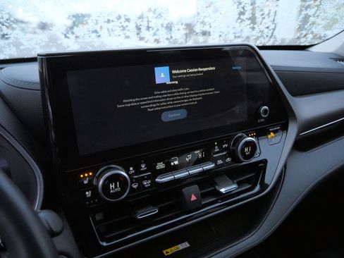 Used 2023 Toyota Highlander Limited image 23