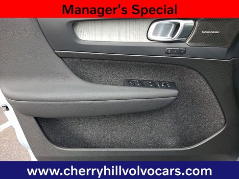 Certified 2025 Volvo XC40 B5 Plus w/ Protection Package Premier image 14