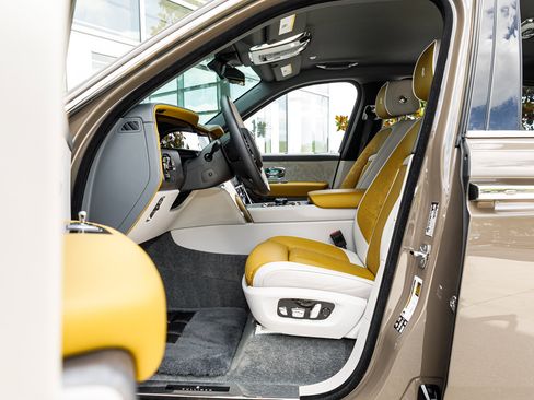 Certified 2025 Rolls-Royce Cullinan AWD/4WD image 29