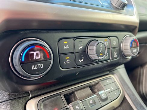 Used 2023 GMC Acadia Denali w/ Denali Technology Package AWD/4WD image 16