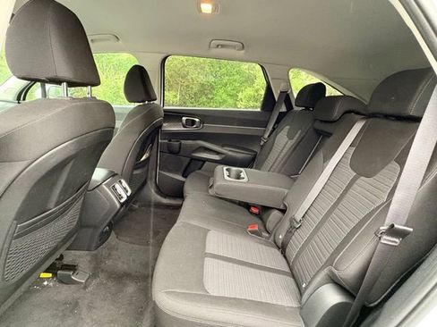 Certified 2025 Kia Sorento LX FWD image 10