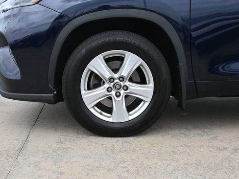 Used 2023 Toyota Highlander LE FWD image 28
