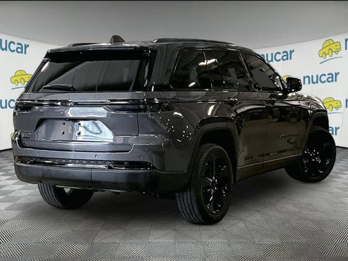 Used 2023 Jeep Grand Cherokee Altitude AWD/4WD image 6