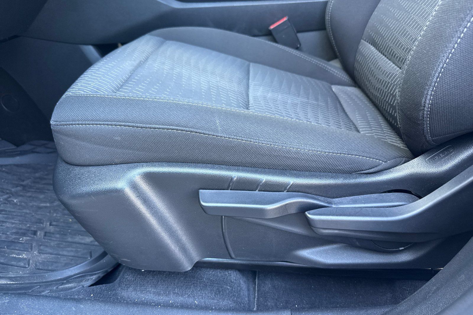 Used 2025 Chevrolet Equinox LT w/ Safety and Technology Package AWD/4WD image 12