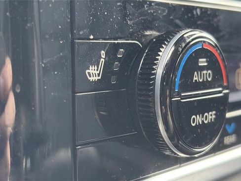 Used 2025 Nissan Rogue Platinum w/ Platinum Premium Package image 15