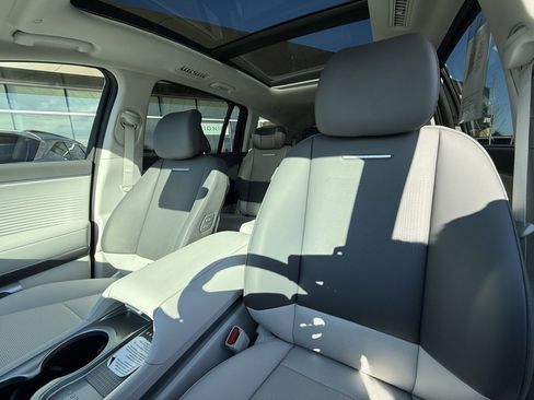 Certified 2026 Hyundai Ioniq 9 Limited w/ Tow & Go Package image 15