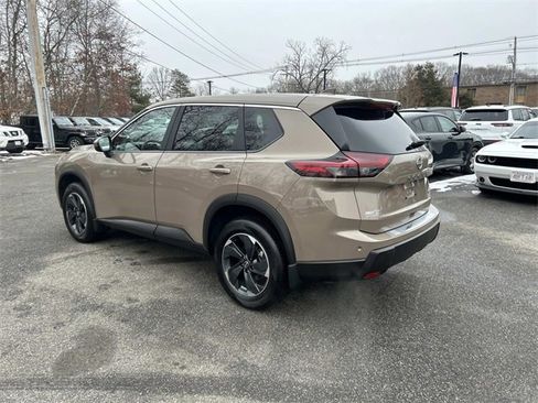 Used 2025 Nissan Rogue SV image 5