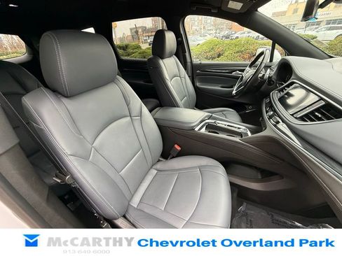 Used 2022 Buick Enclave Premium image 40