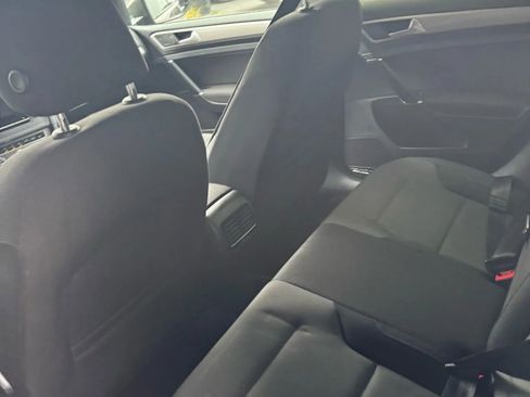 Used 2016 Volkswagen e-Golf SE image 11