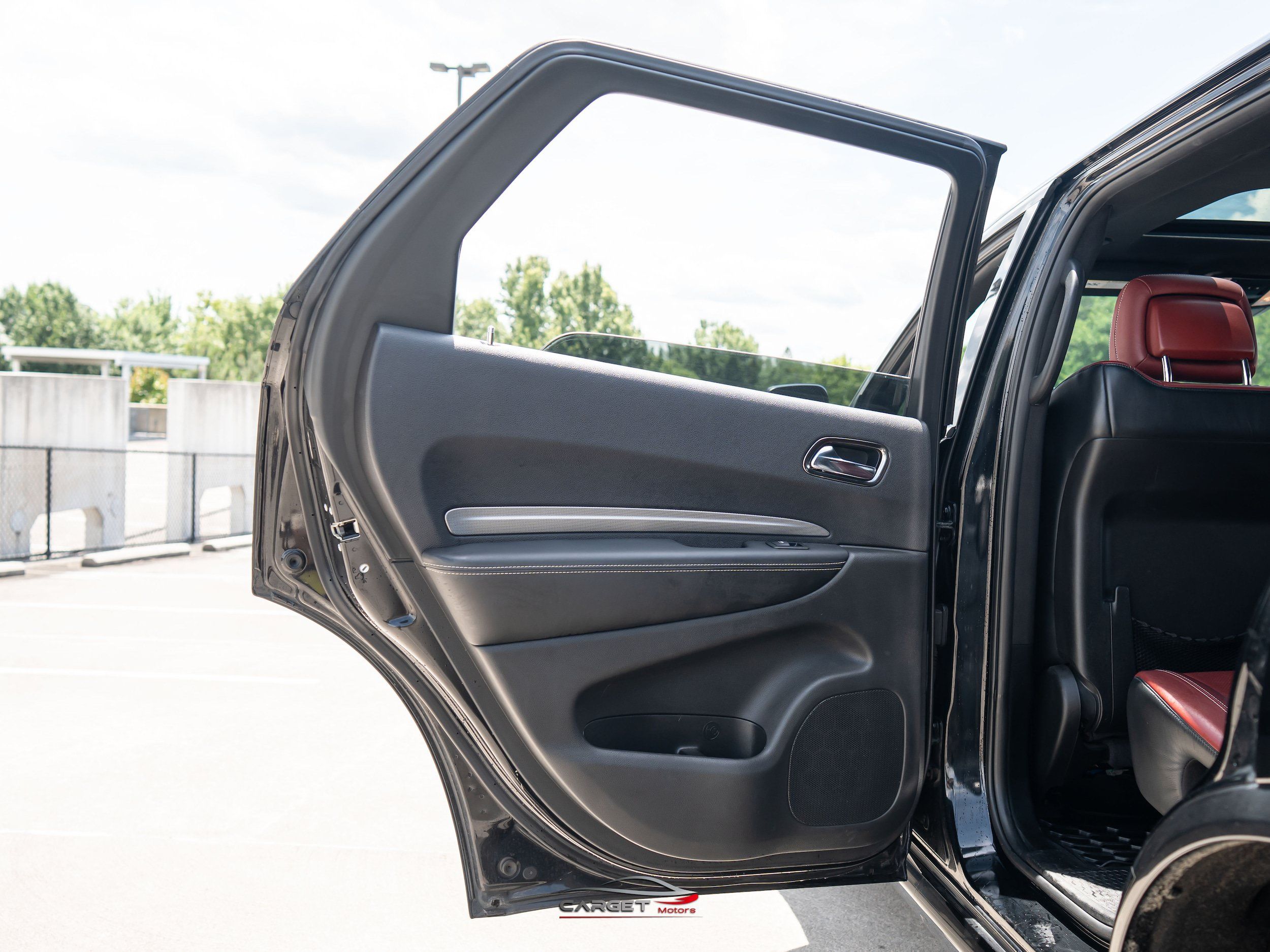 Used 2018 Dodge Durango SRT w/ Technology Group AWD/4WD image 46