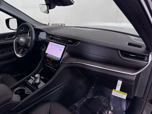 New 2025 Jeep Grand Cherokee L Limited image 30