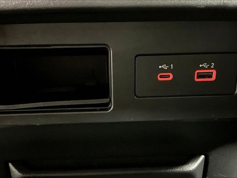 Used 2023 Nissan Titan SV image 30