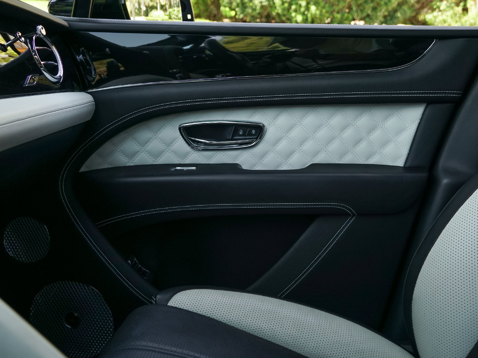 Certified 2023 Bentley Bentayga AWD/4WD image 20