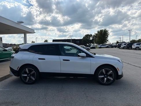 Used 2024 BMW iX xDrive50 w/ Premium Package AWD/4WD image 4