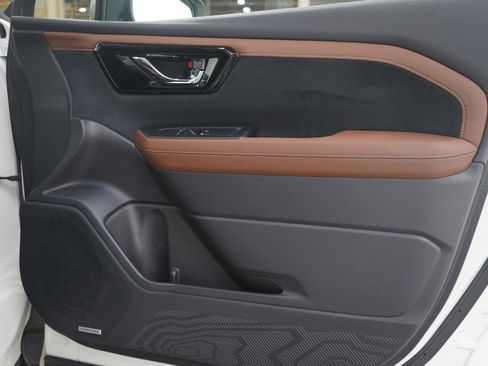 Used 2025 Subaru Forester Touring image 9