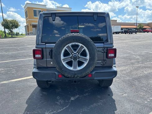Used 2019 Jeep Wrangler Unlimited Sahara w/ Uconnect 4C Nav & Sound Group AWD/4WD image 6