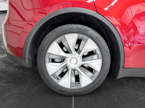 Used 2024 Tesla Model Y Long Range AWD/4WD image 35