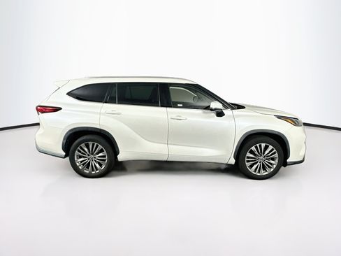 Used 2021 Toyota Highlander Platinum FWD image 10