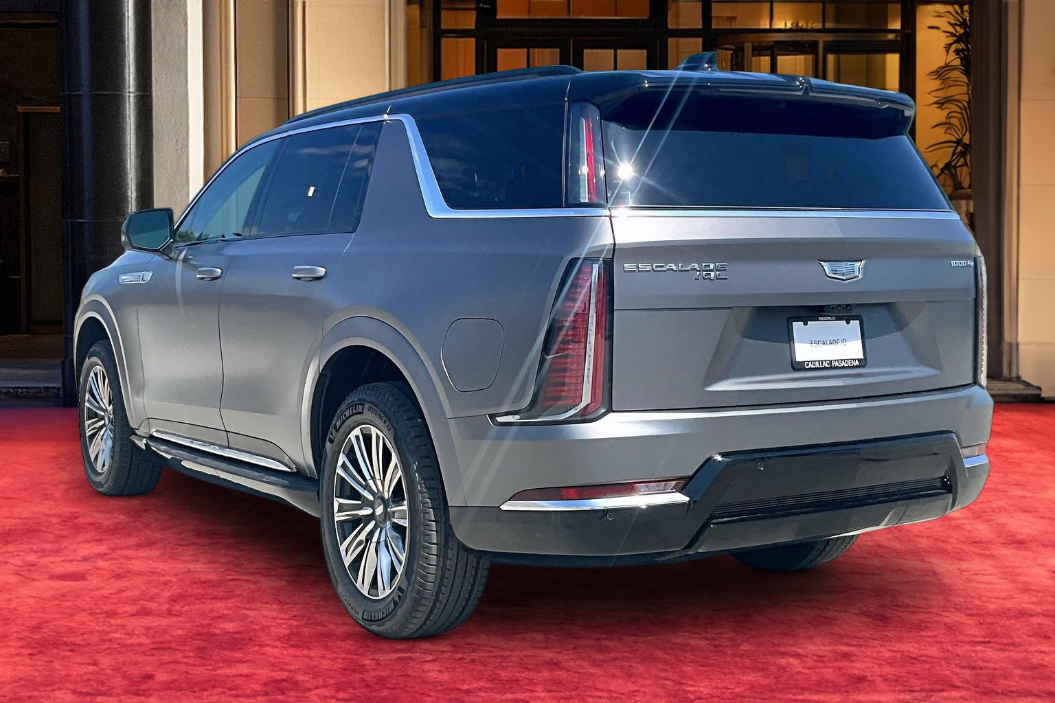 Used 2026 Cadillac Escalade IQL Luxury w/ LPO, Floor Liner Package AWD/4WD image 4