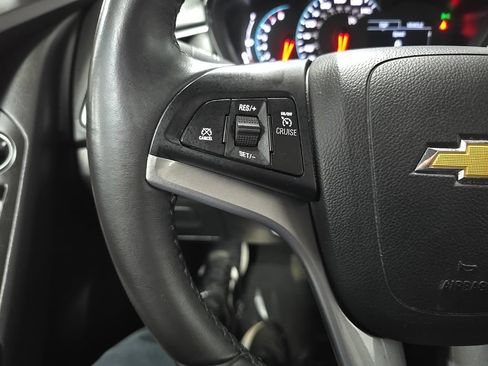 Used 2021 Chevrolet Trax LT w/ LT Convenience Package AWD/4WD image 19