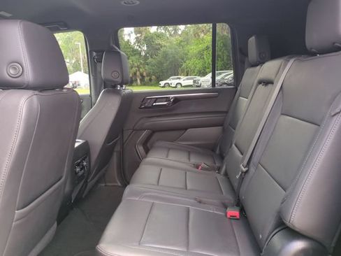 Used 2025 Chevrolet Suburban Z71 AWD/4WD image 17