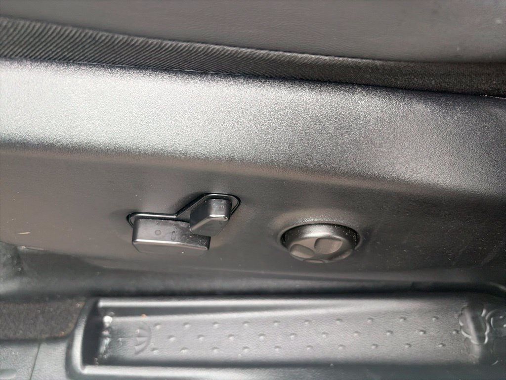 Used 2025 Chrysler Pacifica Select FWD image 19